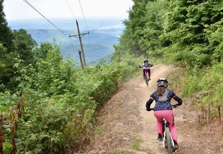 Windrock, Shuttle-served downhill mountain biking