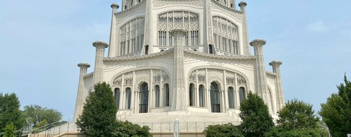 Explore the Majestic Baháʼí House of Worship in Chicago, USA