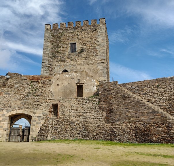 Monsaraz Castle. Photo by Paul Wilcox.