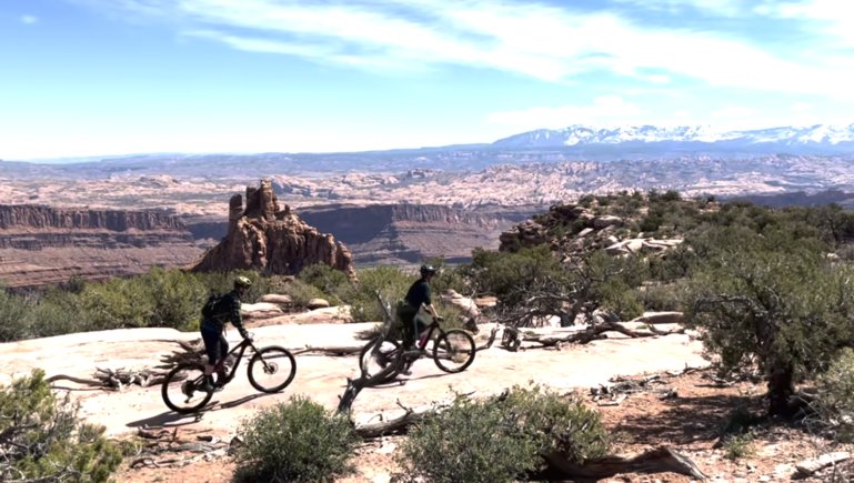 Biking with views of Dead Horse Point State Park